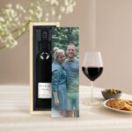 Bild von   wein in bedruckter kister bejpg | Individuelle 🎁 persönliche 🎁 personalisierte Geschenke bedruckt ▪ bestickt ▪ graviert