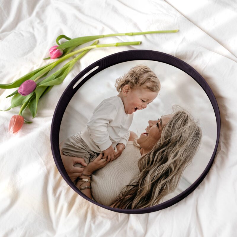 Bild von tablett rund mit foto schwarjpg | Individuelle 🎁 persönliche 🎁 personalisierte Geschenke bedruckt ▪ bestickt ▪ graviert