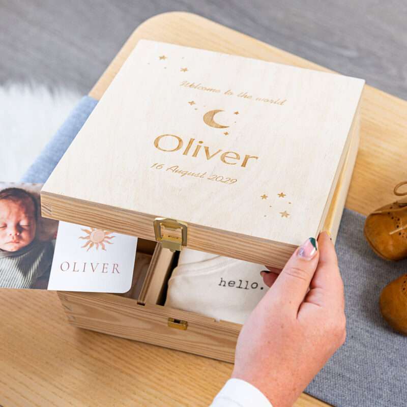 Bild von   erinnerungsbox aus holz personjpg | Individuelle 🎁 persönliche 🎁 personalisierte Geschenke bedruckt ▪ bestickt ▪ graviert