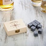 Bild von whiskysteine in edler holzboxjpg | Individuelle 🎁 persönliche 🎁 personalisierte Geschenke bedruckt ▪ bestickt ▪ graviert