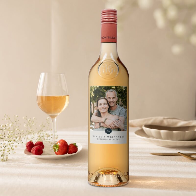 Bild von wein mit eigenem etikett ramjpg | Individuelle 🎁 persönliche 🎁 personalisierte Geschenke bedruckt ▪ bestickt ▪ graviert