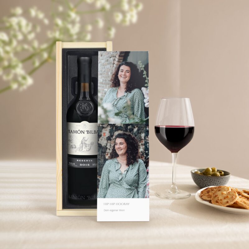 Bild von wein in holzkiste ramon bilbjpg | Individuelle 🎁 persönliche 🎁 personalisierte Geschenke bedruckt ▪ bestickt ▪ graviert