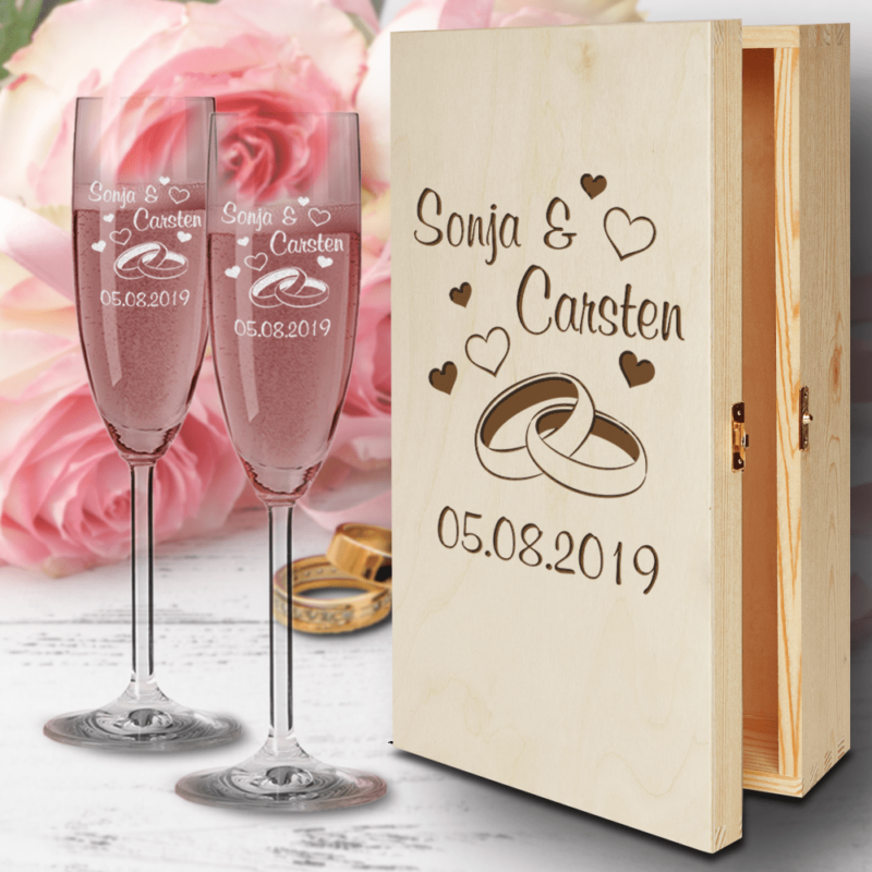 Bild von hochzeitsglaeser sekt mit holzpng | Individuelle 🎁 persönliche 🎁 personalisierte Geschenke bedruckt ▪ bestickt ▪ graviert