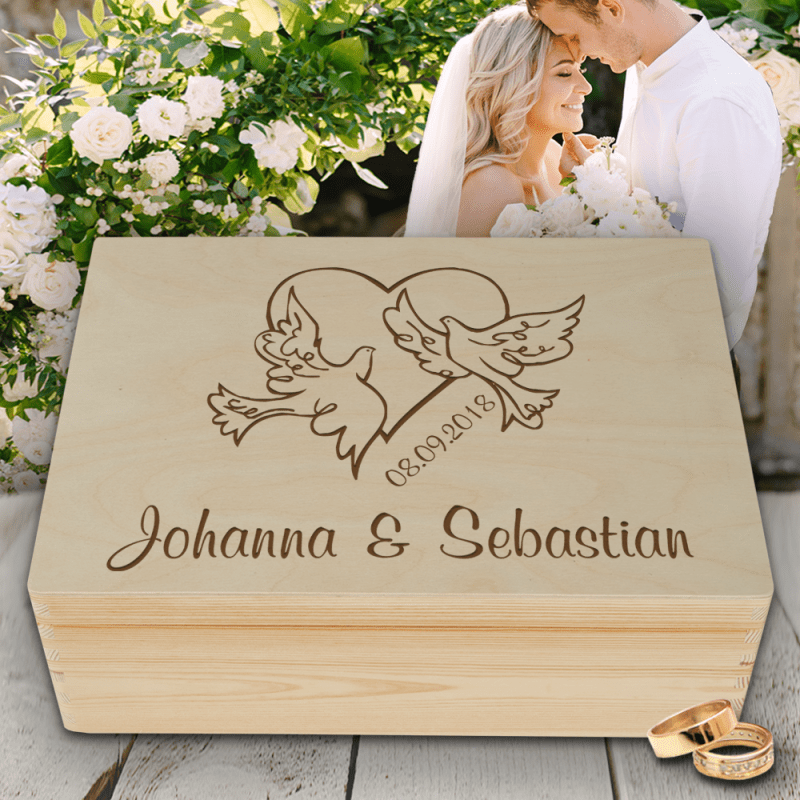 Bild von holzkiste hochzeit tauben mitpng | Individuelle 🎁 persönliche 🎁 personalisierte Geschenke bedruckt ▪ bestickt ▪ graviert