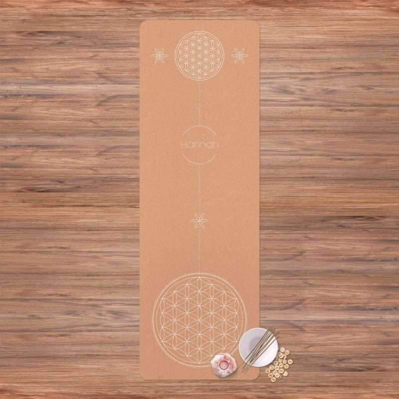 Bild von yogamatte kork wunschname blumjpg | Individuelle 🎁 persönliche 🎁 personalisierte Geschenke bedruckt ▪ bestickt ▪ graviert