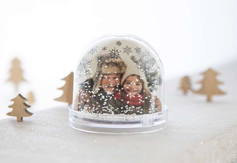 Bild von schneekugeljpg | Individuelle 🎁 persönliche 🎁 personalisierte Geschenke bedruckt ▪ bestickt ▪ graviert